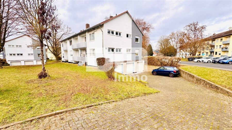 (R)eserviert!Kompakte Zweizimmerwohnung mit Balkon, Kellerraum - Zufahrt / Grundstück